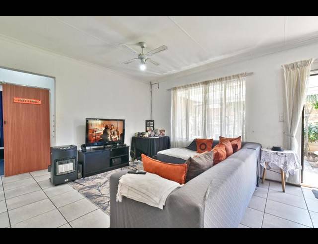 3 BEDROOM TOWNHOUSE FOR SALE IN RADIOKOP